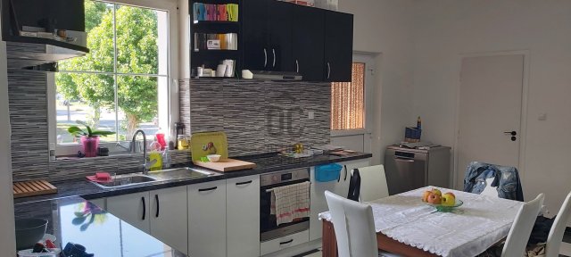 Eladó családi ház, Pécsett 105 M Ft, 5 szobás