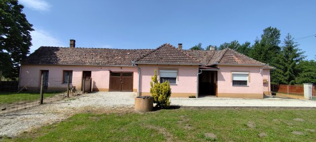 Eladó családi ház, Zalaszentgróton 27.99 M Ft, 2 szobás