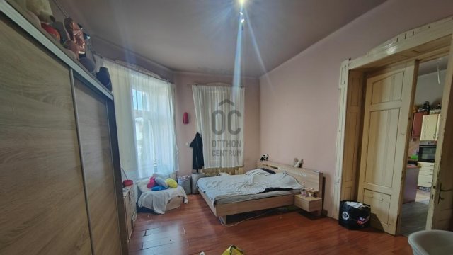 Eladó családi ház, Cegléden 79.9 M Ft, 8 szobás