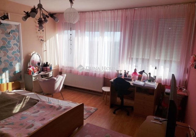 Eladó panellakás, Dombóváron 26 M Ft, 2 szobás