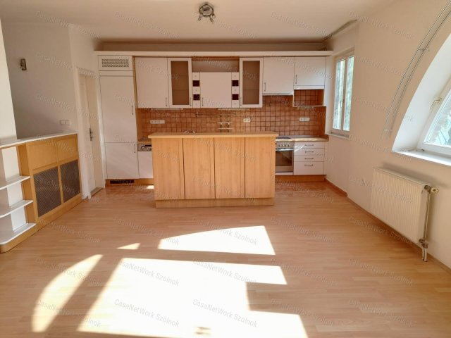 Kiadó téglalakás, albérlet, Szolnokon 180 E Ft / hó, 2+1 szobás