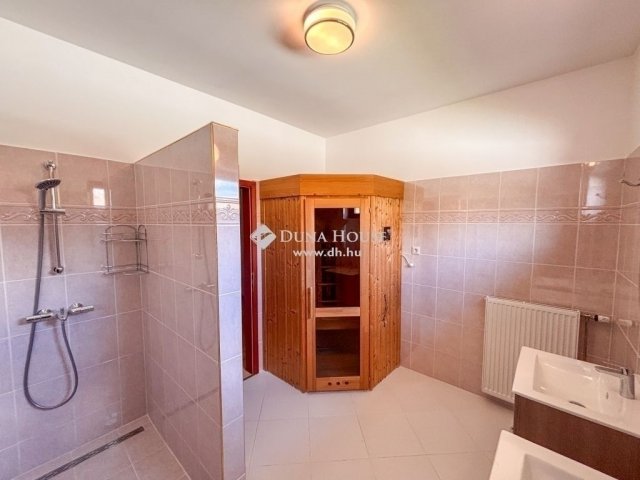 Eladó családi ház, Csobánkán 140 M Ft, 5 szobás