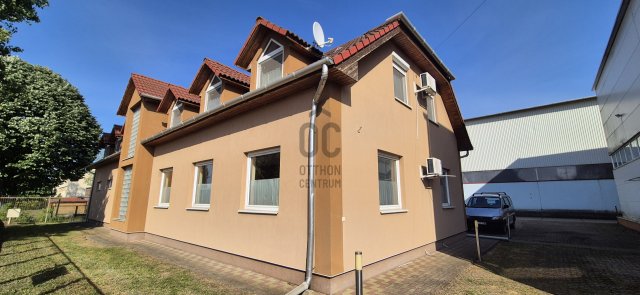 Eladó téglalakás, Tiszafüreden 210 M Ft, 10 szobás