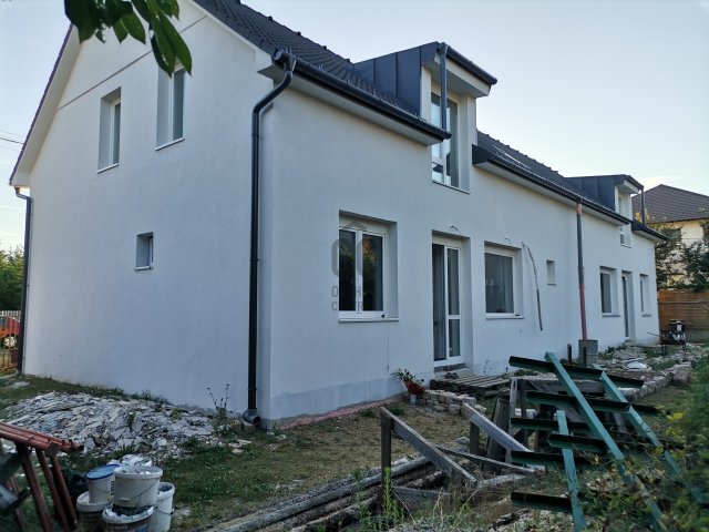 Eladó ikerház, Gödöllőn 79 M Ft, 5 szobás