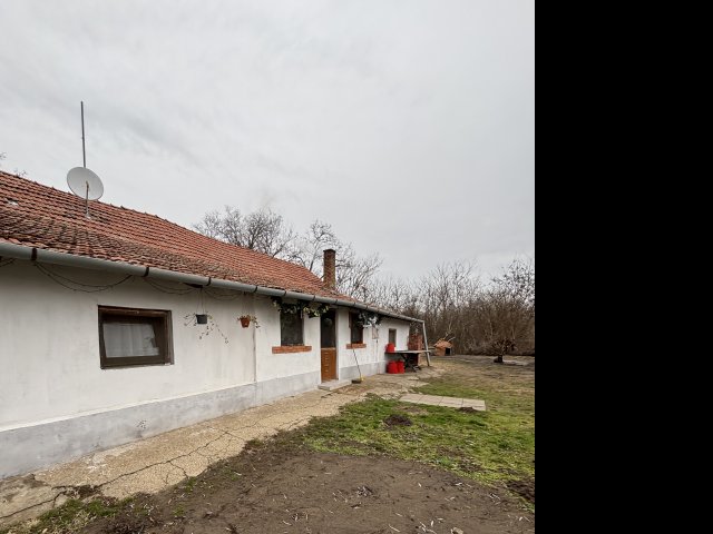 Eladó családi ház, Bakson 12.5 M Ft, 2 szobás