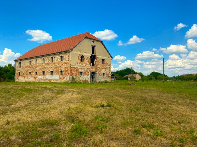 Eladó családi ház, Nagybajomban 28.5 M Ft, 9 szobás