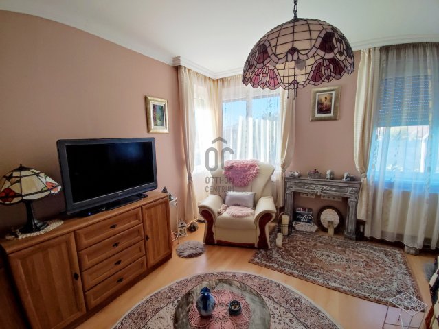 Eladó ikerház, Debrecenben 90 M Ft, 5 szobás