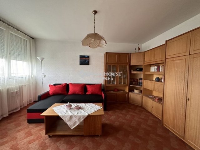 Eladó téglalakás, Zalaegerszegen 28 M Ft, 2 szobás