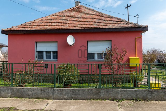 Eladó családi ház, Sárosdon 26.9 M Ft, 3 szobás