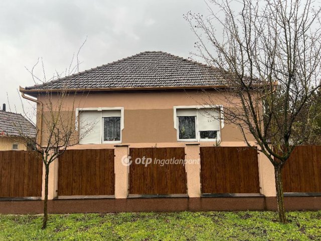 Eladó családi ház, Újszilváson 44.9 M Ft, 3 szobás