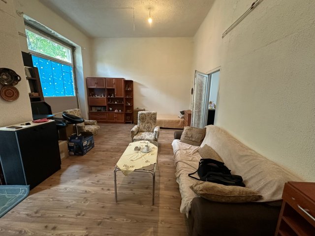 Eladó téglalakás, Komlón 18.5 M Ft, 2 szobás