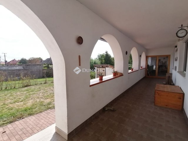 Eladó családi ház, Nagyvenyimen 149 M Ft, 8 szobás