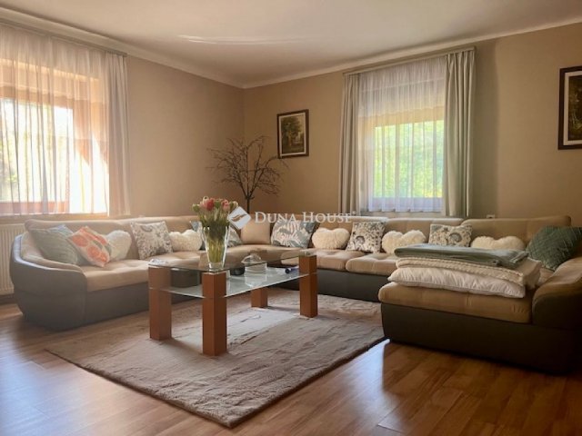 Eladó családi ház, Barcson 182 M Ft, 7 szobás
