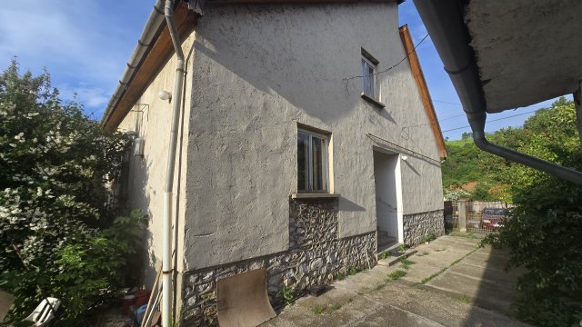 Eladó családi ház, Parasznyán 19 M Ft, 4 szobás