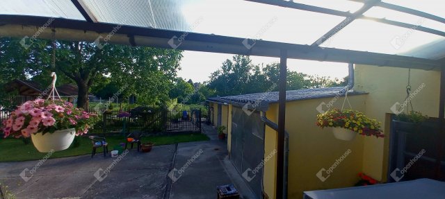 Eladó családi ház, Pápán 55 M Ft, 5 szobás