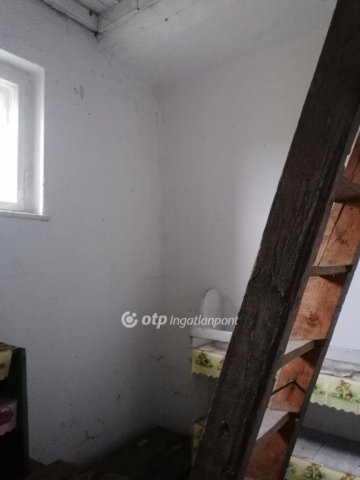Eladó családi ház, Törökszentmiklóson 5.9 M Ft, 2 szobás