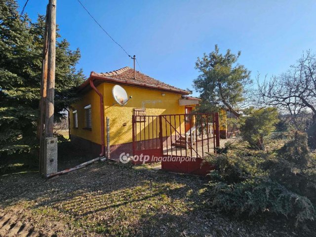 Eladó nyaraló, Tiszajenőn 13 M Ft, 2 szobás