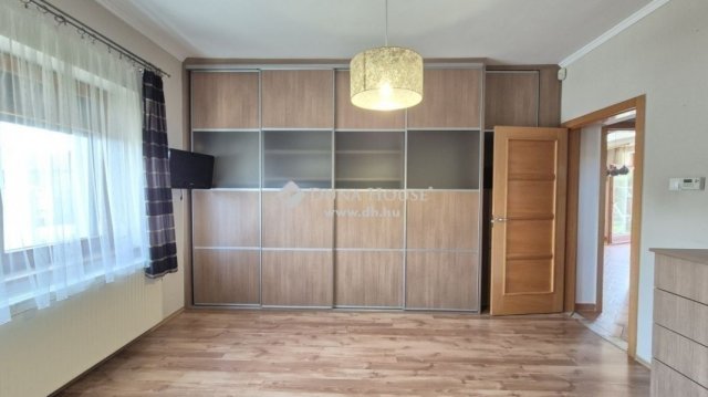 Eladó családi ház, Kecskeméten 108.9 M Ft, 5 szobás