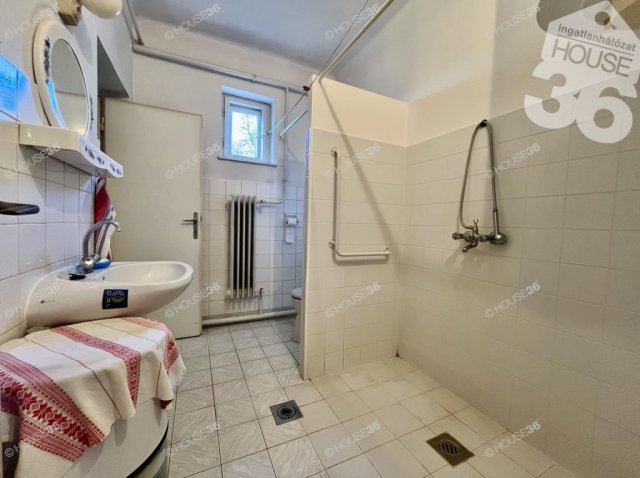 Eladó családi ház, Kecskeméten 39 M Ft, 2 szobás