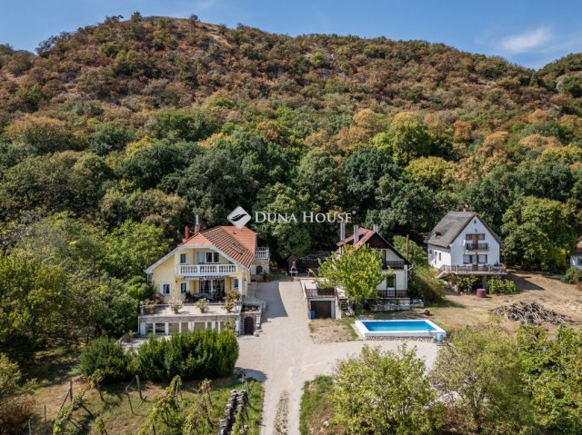 Eladó családi ház, Csákváron 250 M Ft, 7 szobás