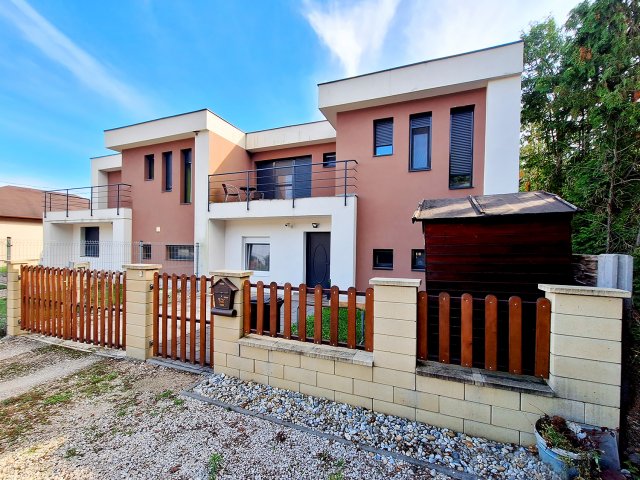 Eladó ikerház, Abdaon 79.9 M Ft, 6 szobás / költözzbe.hu