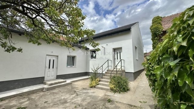 Eladó családi ház, Budapesten, XVIII. kerületben 99.9 M Ft