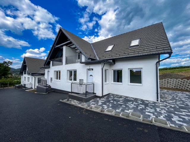 Eladó családi ház, Hosszúhetényen 77.9 M Ft, 4 szobás