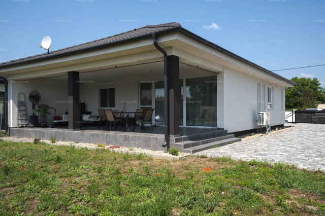 Eladó családi ház, Kecskeméten 109.9 M Ft, 3 szobás