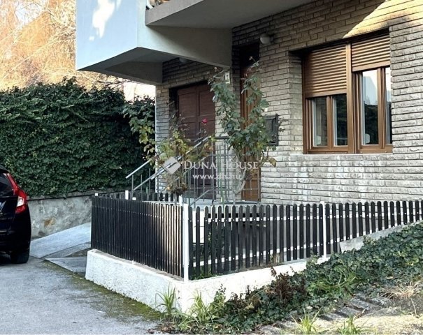 Eladó családi ház, Esztergomban 85 M Ft, 5 szobás