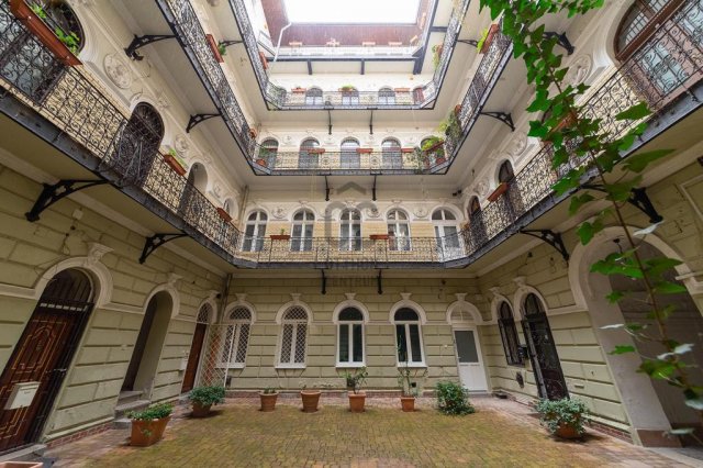 Eladó téglalakás, Budapesten, VI. kerületben 154.9 M Ft