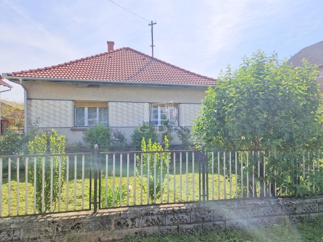 Eladó családi ház, Zalaegerszegen 38.5 M Ft, 2 szobás
