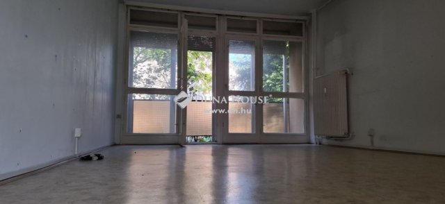 Eladó panellakás, Pécsett 40.6 M Ft, 2 szobás
