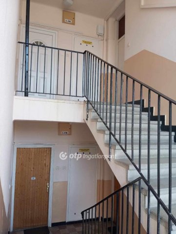 Eladó panellakás, Egerben 31 M Ft, 2 szobás