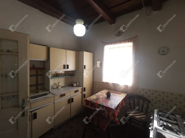 Eladó családi ház, Gelsén 6.75 M Ft, 4 szobás