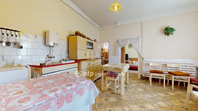 Eladó családi ház, Szentistvánon 14.99 M Ft, 2+2 szobás