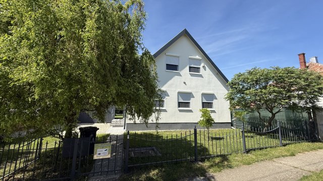 Eladó családi ház, Újkéren 65 M Ft, 4 szobás