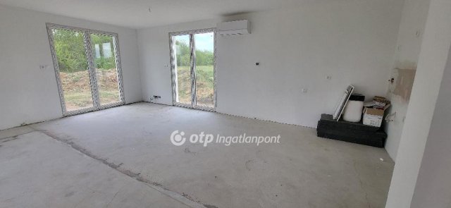 Eladó téglalakás, Győrszemerén 72.5 M Ft, 1+3 szobás