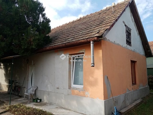Eladó családi ház, Nagykátán 25 M Ft, 2 szobás