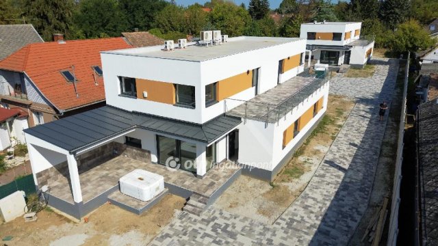 Eladó ikerház, Balatonszárszón 149 M Ft, 5 szobás