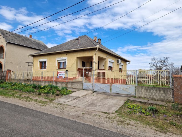 Eladó családi ház, Abonyban 35 M Ft, 3 szobás