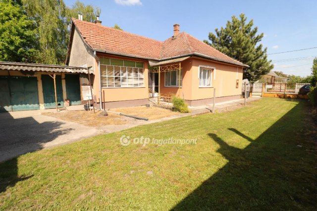 Eladó családi ház, Makádon 33 M Ft, 3 szobás