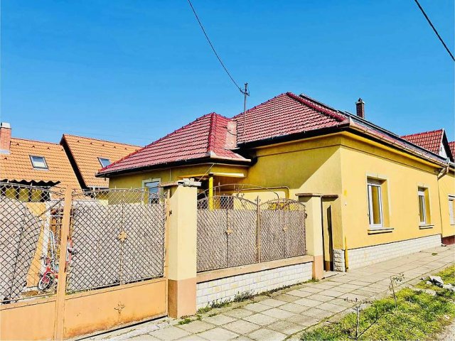 Eladó családi ház, Vácon 57 M Ft, 2 szobás