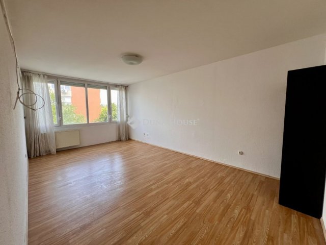 Eladó panellakás, Szigetszentmiklóson 49.8 M Ft, 2 szobás