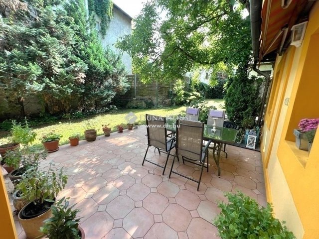 Eladó családi ház, Szentendrén 197.9 M Ft, 6 szobás