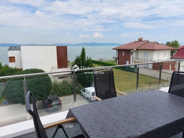 Eladó téglalakás, Balatonbogláron 139 M Ft, 3 szobás