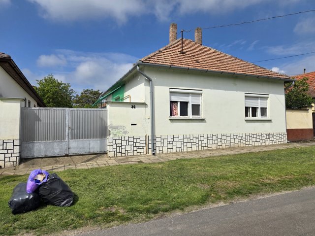 Eladó családi ház, Garán 17.5 M Ft, 4 szobás