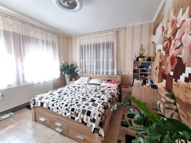 Eladó családi ház, Zsámbokon 74.9 M Ft, 5 szobás