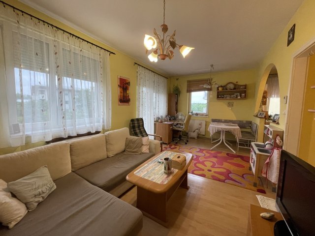Eladó téglalakás, Veszprémben 51 M Ft, 1+1 szobás