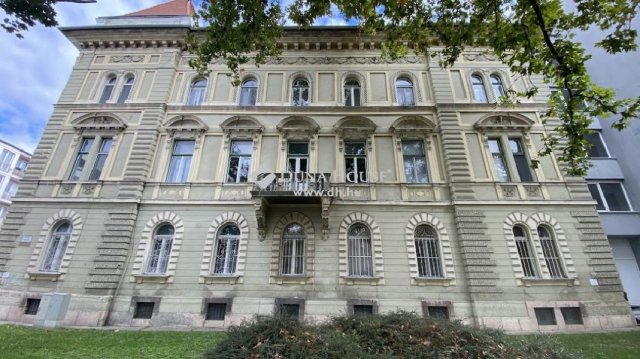 Eladó téglalakás, Győrött 69.5 M Ft, 3 szobás