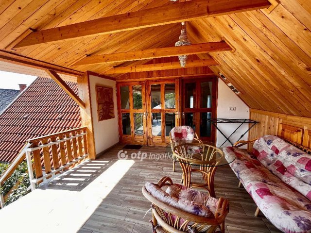 Eladó családi ház, Balatonlelleén 329 M Ft, 12 szobás